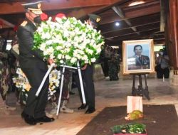 Pangkostrad Pimpin Upacara Pemakaman Jenderal (Purn) TNI Wismoyo Arismunandar
