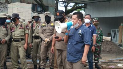 Tanpa Kompromi, Satpol PP Kota Semarang Segel Rumah Warga Cebolok