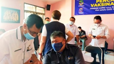Anggota DPRD Cimahi dan Jurnalis di Vaksin, Diskominfo Monitoring Pelaksanaanya
