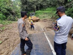 Personil Polres Sukabumi dan Polsek Jajaran Sigap Turun ke lokasi Bencana Alam