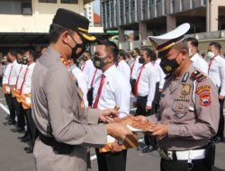 Kapolres Semarang Beri Penghargaan Pada 33 Personil Berprestasi