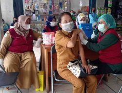 Puskesmas Tamiang Layang Gelar Vaksinasi di Pasar Tamiang Layang