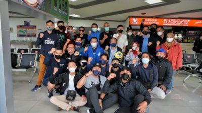 Gubernur Jabar, Ridwan Kamil Melepas Tim Sepak Bola Wartawan ke Solo