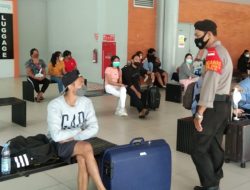 Personil Polsek Udara, Pantau Penerapan Prokes di Bandara Ngurah Rai