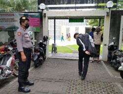 Polsek Udara Lakukan Pengawasan Prokes Saat Sholat Jumat di Masjid Bandara Ngurah Rai