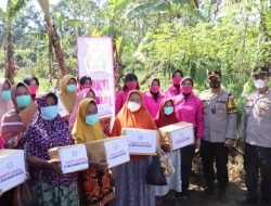 Kunjungi Lokasi Bencana, Kapolres Sukabumi dan Ketua Bhayangkari Sumbang Para Korban