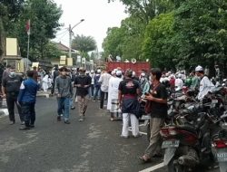 Protes Pernyataan Menag, Puluhan Umat Islam Purwakarta Datangi Kantor Kemenag