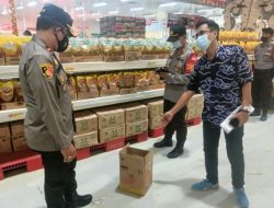 Cek Ketersediaan Minyak Goreng, Kapolsek Denpasar Selatan Sidak Supermarket dan Toko Grosir