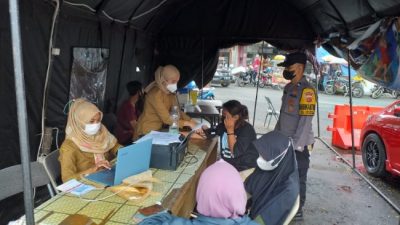 Bhabinkamtibmas Kelurahan Hegarsari Monitoring Vaksin