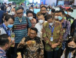 Pameran Mobil Listrik PEVS 2022, Moeldoko dan Uya Kuya Terkesan dengan Kopi Pengalengan Buatan Mitra Binaan PT Indonesia Power Saguling POMU