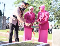Sambut Hari Bhayangkara Ke-76, TNI-Polri di Sukabumi Ziarah dan Tabur Bunga