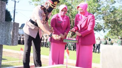 Sambut Hari Bhayangkara Ke-76, TNI-Polri di Sukabumi Ziarah dan Tabur Bunga