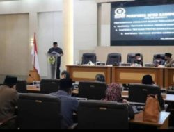 Paripurna DPRD, Bupati Sukabumi Sampaikan Pendapat Tiga Raperda Inisiatif
