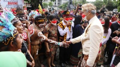 Berbagai Etnis Meriahkan HUT ke-72 Jateng, Ganjar : Wujud Semangat Kebersamaan Dalam Keberagaman