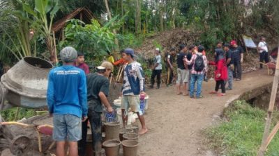 Anggota Fraksi PDI Perjuangan DPRD Kab.Purwakarta Tinjau Pembangunan TPT Saluran Air di Desa Margasari