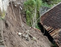Longsor Di Desa Jayanti,Satu Unit Rumah Terhantam Longsoran TPT