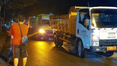 Kendaraan Pembuang Sampah Kab.Purwakarta Dihentikan Warga, Benarkah Sampah Dari Wilayah Purwakarta ??,,,!!!