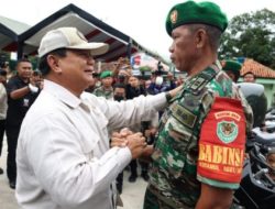 Menhan RI, Prabowo Subianto Serahkan Bantuan