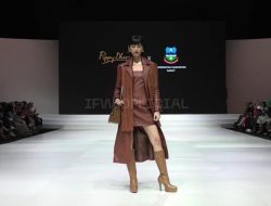Tenun Sutera hingga Kulit Garut, Melenggang di Indonesia Fashion Week 2023