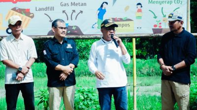 Bupati Iksan Iskandar Peringati Hari Peduli Sampah Nasional dengan Melakukan Bersih-bersih Obyek Wisata