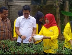 Pengusaha Muda Dadan Tri Yudianto, Beri Bantuan Alat Pertanian di Gunung Bitung Kawalu