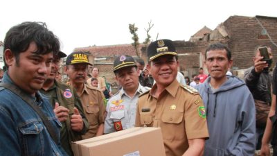 Bupati Bandung Tinjau Lokasi Kebakaran  di Desa Sukamenak Margahayu