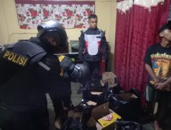Nyamar Jadi Konsumen, Polisi di Sukabumi Amankan Ratusan Botol Mihol Berbagai Merk
