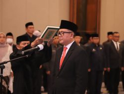 Hengky Kurniawan Lantik Ade Zakir jadi Sekda Bandung Barat