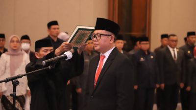 Hengky Kurniawan Lantik Ade Zakir jadi Sekda Bandung Barat