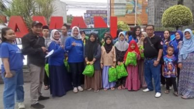 Berbagi Kebahagiaan di Bulan Ramadan, FPII Bersinergi Bersama Srikandi Demokrat Bagikan Takjil dan Santunan Anak Yatim