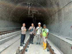 Bhabinkamtibmas Polsek Sukatani, Terus Lakukan Giat Pengecekan Jalur kereta Cepat Di Outlet 4