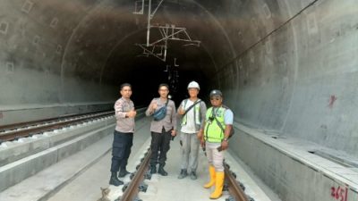 Bhabinkamtibmas Polsek Sukatani, Terus Lakukan Giat Pengecekan Jalur kereta Cepat Di Outlet 4