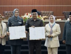 DPRD dan Bupati Purwakarta Memutuskan Setuju Dua Raperda Disahkan Menjadi Perda