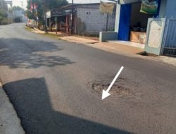Baru Beberapa Bulan Tuntas Dikerjakan, Proyek Peningkatan Jalan Cibungur – Dangdeur Sudah Rusak Lagi