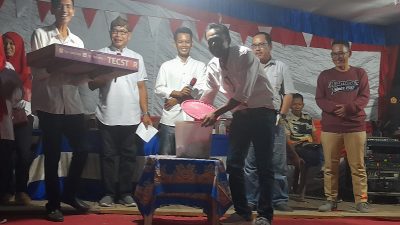 Bagikan Hadiah Lomba Desa Tanjung Harapan Gelar Malam Pesta Rakyat HUT RI Ke-78