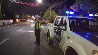 Ciptakan Kamseltibcarlantas Aman Dan Kondusif, Satuan Lalu Lintas Polres Sibolga Melaksanakan Blue Light Patrol