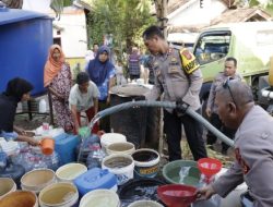 Kemarau Panjang Kekeringan, Kampung Pangasinan Binangun.Dapat Bantuan Air Bersih dari Polres Banjar