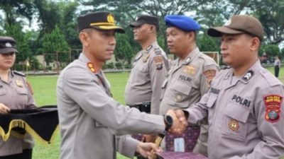 Kapolres Sergai Beri Penghargaan Kepada Anggotanya Yang Berprestasi Dalam Bertugas