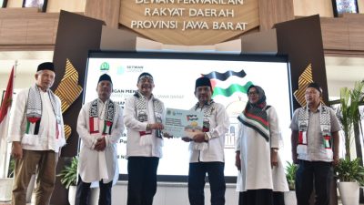 Sekretariat DPRD Jawa Barat Serahkan Donasi Peduli Palestina