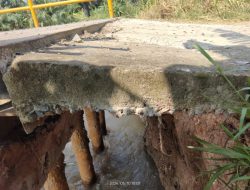 Pangkal Jembatan Desa Lubuk Segonang Amblas, Diduga Akibat Dilalui Alat Berat